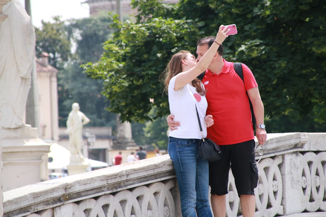 Photo attract tourists