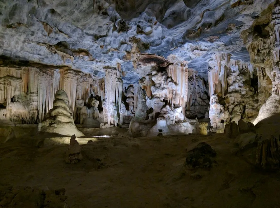 natural caves formations